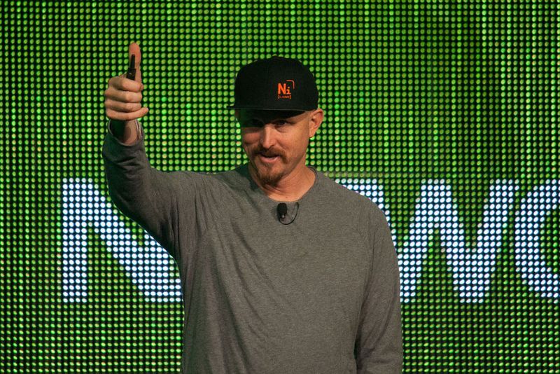 ...lockerte Juniper das Vortragsprogramm mit inspirierenden Vorträgen auf – hier zu sehen: Mick Ebeling von den Not Impossible Labs. (Srocke)