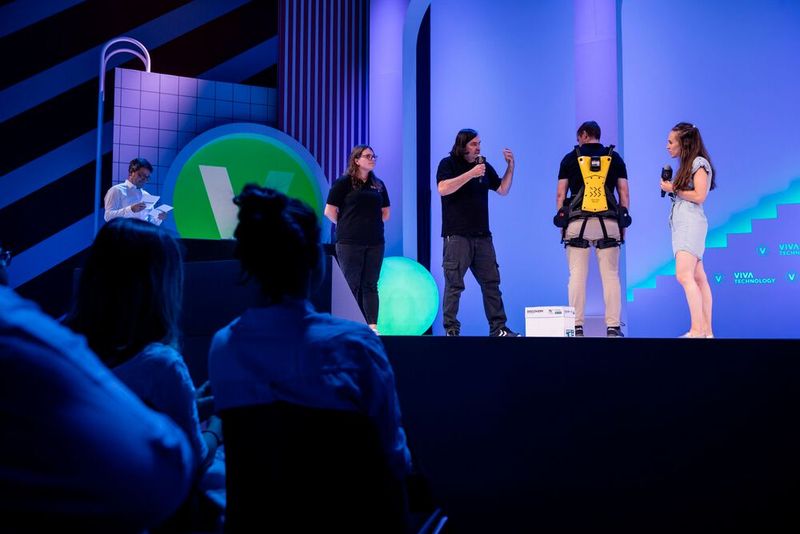 Exoskelett Cray X von German Bionic gewinnt Election de la Tech 2022. Hier die Vorführung auf dern Vivatech-Hauptbühne am 18. Juni 2022. (Bild: German Bionic)