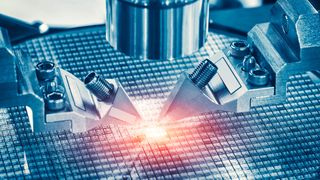 Der taiwanische Chiphersteller TSMC erwägt aufgrund der Halbleiterknappheit den Bau einer neuen Fabrik. (Bild: Aleksandr Matveev - stock.adobe.com)