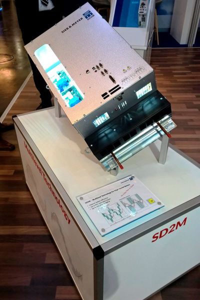 Der Frequenzumrichter SD2M soll dank neuartiger Drei-Level-Technologie mit Schaltfrequenzen bis 16 kHz überzeugen. (S.Häuslein/konstruktionspraxis)