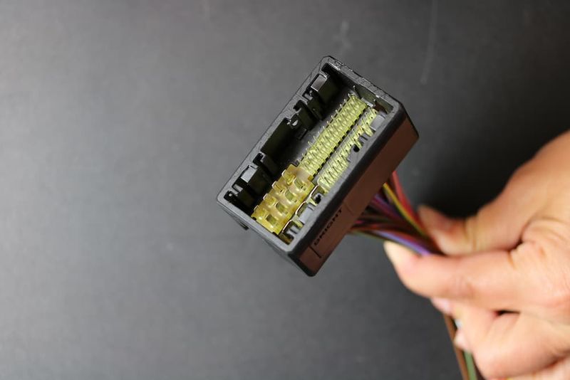 Die Stiftleiste und die Steckerplatte können intern bis zu 54 Stifte aufnehmen - je nach Ausführung der Steuergeräte-Stiftleiste sind sogar bis zu 120 Stifte möglich. (Bild: BMF)