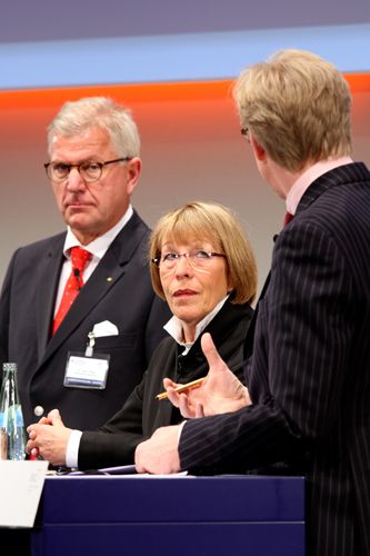 Podiumsdiskussion (v.l.): Kühne, Reichelt, Koll (Archiv: Vogel Business Media)