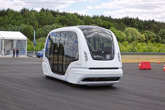 ZF hat sich an dem niederländischen Unternehmen 2gett- here beteiligt, das fahrerlose Minibusse herstellt.(Bild:  Rosenow/»kfz-betrieb«)