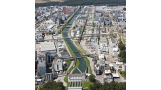 Im Chemiedreieck rund um Burghausen haben sich Industrieunternehmen, Infrastrukturbetreiber und Forschungsinstitute zusammengeschlossen, um einen Weg hin zur Klimaneutralität für die Region zu entwerfen.  (Achim Zeller/ Wacker)