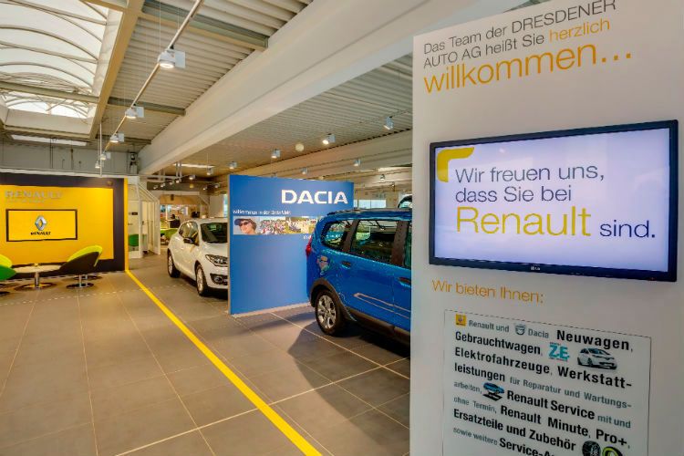Die gelbe Linie markiert die Trennung zwischen Renault- und Dacia-Verkaufsfläche. (Foto: Dresdener Auto)