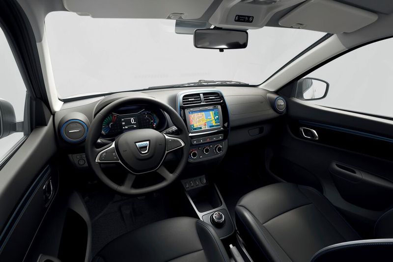 Gegen Aufpreis wird es den Spring mit Infotainmentsystem und großem Touchscreen geben. (Bild: Dacia)