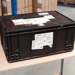 Sechs Standardgrößen zwischen 110 × 60 mm und 220 × 310 mm werden angeboten, weitere Breiten und Höhen sind auf Anfrage erhältlich.