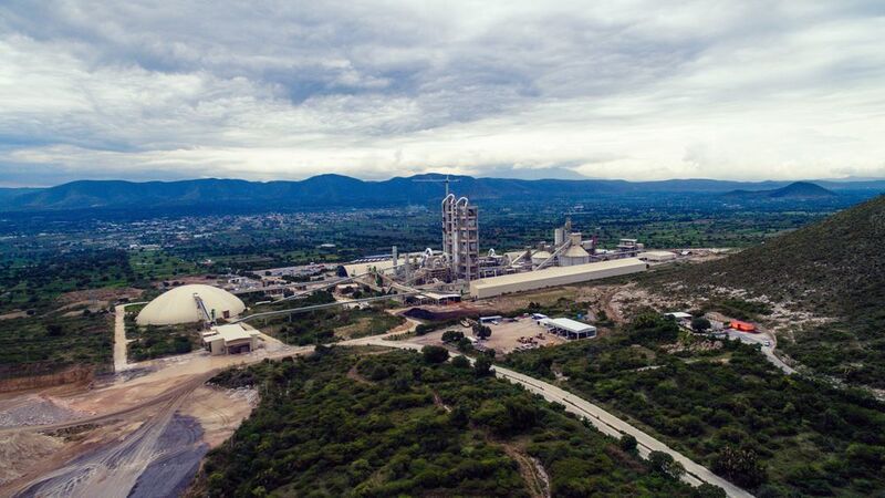 Noch im Bau befindliche Zementanlage in Puebla, Mexiko (Bild: Thyssen Krupp Industrial Solutions)