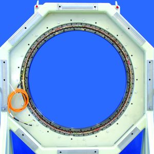 Das Lager für die Computertomographie erreicht Drehzahlen von 300 min-1 bei einer Geräuschentwicklung, die laut Hersteller kleiner als 60 db(A) ist.  Bild: Franke