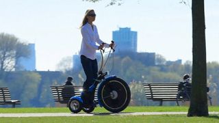Der Qugo: eine Mischung aus Dreirad und Segway (Bild: Urban Mobility Europe)