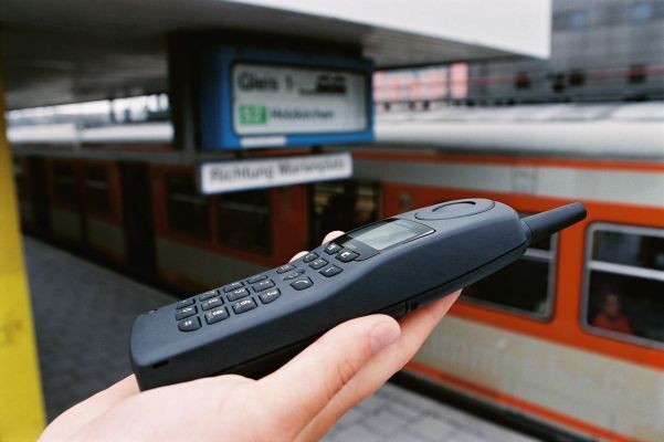 Bild 5: Mit der Miniaturisierung bei Handys einher geht auch die Verkleinerung bei den passiven Bauelementen.  (Siemens)