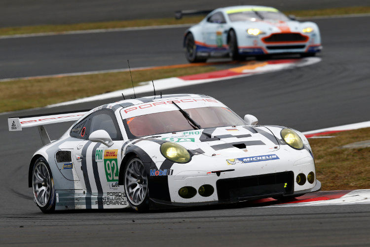 Porsche ist seit Jahren auch in der höchsten GT-Kategorie unterwegs. Mit dem 911 GT3 RSR fährt man mit Werks- und Kundenfahrzeugen gegen Aston Martin, Ferrari, Corvette und Ford. (Foto: Porsche)