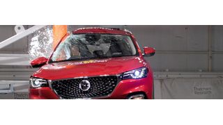 Stetig neue Tests wie der seitliche Pfahlaufprall sollen helfen, die passive Fahrzeugsicherheit zu erhöhen. (Euro NCAP)