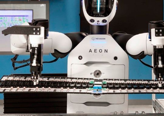 Hexagon, der Schweizer Experte für humanoide Robotersysteme, wie dem Aeon hier, hat ein Know-how, dass nun auch Schaeffler im Rahmen einer Kooperation nutzen will. Lesen Sie hier, um was es dabei genauer geht ...(Bild:  Hexagon Robotics)