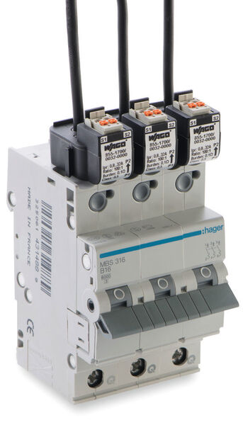 Die Aufsteck-Stromwandler (855-1700) sollen sich optimal aneinanderreihen und direkt über einem 3-Phasen-Leitungsschutzschalter installieren lassen. (Bild: Wago)