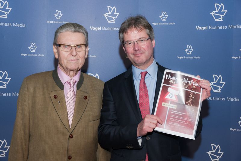 Vogel X-Mas Party 2012 im VCC in Würzburg    Dr. Kurt Eckernkamp (links), Verleger und Aufsichtsratsvorsitzender der Vogel Medien Gruppe und Stefan Rühling, Vorsitzender der Geschäftsführung Vogel Business Media.  Weitere exklusive Bilder zur Vogel Weihnachtsfeier finden Sie auf unserer Facebook-Fanpage. Jetzt reinschauen und Fan werden. Wir freuen uns über jeden Like. (Bild: Marcel Gollin/Vogel Business Media)