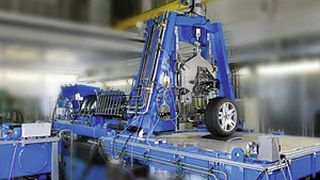 Bild 1: Prüfstände wie dieser Halbachsen-Prüfstand müssen hardware- und softwareseitig an die jeweilige Anwendung angepasst werden. (Bild: Renk)