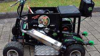 Auf bis zu 70 km/h bringt es die gepimpte Bierkiste. (Polizei Oldenburg)