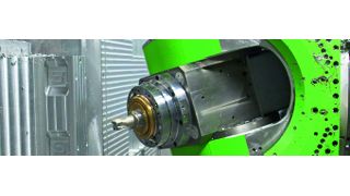 Das Horizontal-Bearbeitungszentrum, der 3-Achs-Fräskopf und der ISO-Eckfräser SPM-Rough erreichen im Zusammenspiel beste Ergebnisse. (Mapal)