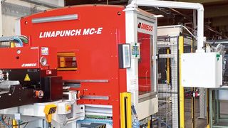 Die Linapunch ist eine flexible Stanzanlage für die Bearbeitung direkt vom Coil. (Bild: Finus/VCG)