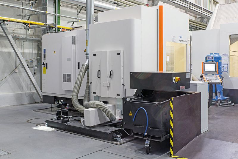 Eine Maschine, zwei Materialien. Dank der Absauglösung, die von GF-Konstrukteuren entwickelt wurde, kann Opel sowohl weiche als auch harte Materialien fräsen. (Bild: Adam Opel/Eric Henkel)