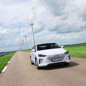 (Hyundai)