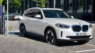 Bis Ende September verkaufte BMW in diesem Jahr mehr als 128.000 vollelektrische Fahrzeuge. (Bild: BMW)