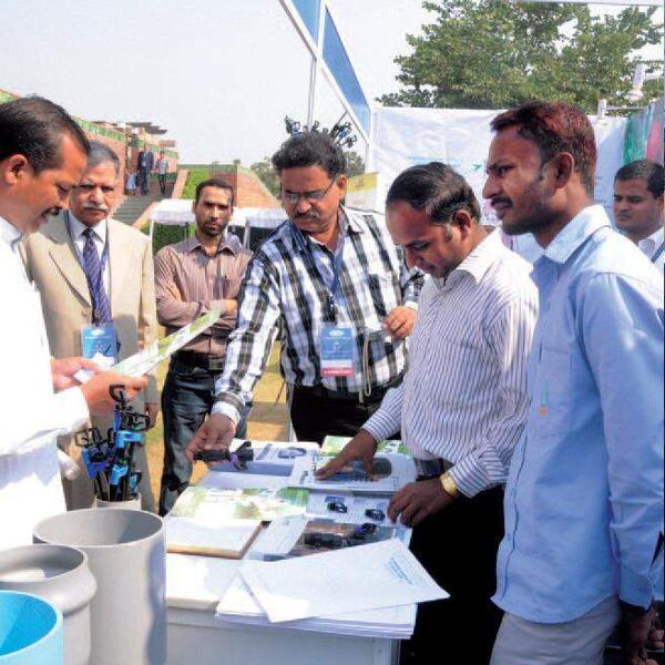 Visitors are obtaining information about water managing solutions from exhibitors.  (Picture: PROCESS India)