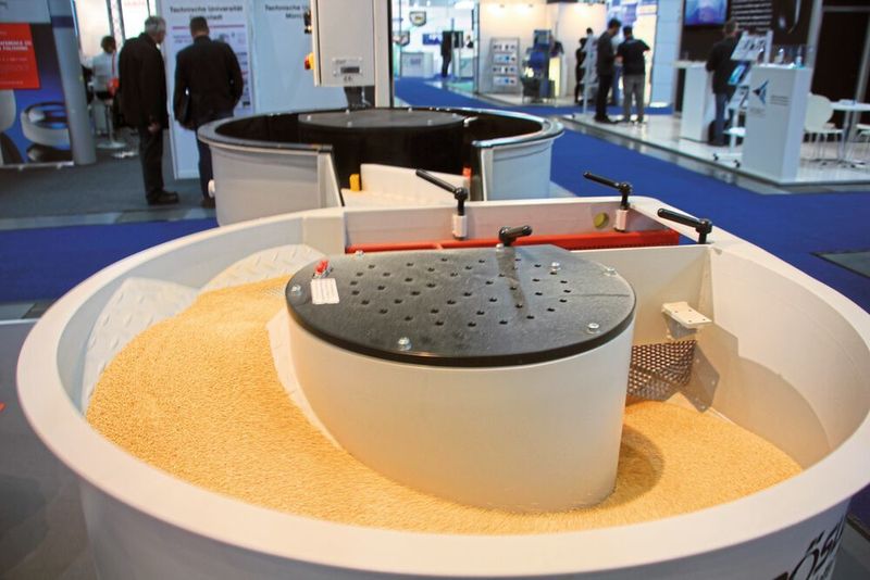 Das Gleitschleifen kann als flexibles Verfahren für die Nachbearbeitung additiv gefertigter Bauteile interessant sein. (Itasse)