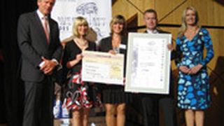 Uwe Wolff nahm den 1. Preis in der Kategorie mit bis zu sechs Mitarbeitern entgegen. (Archiv: Vogel Business Media)