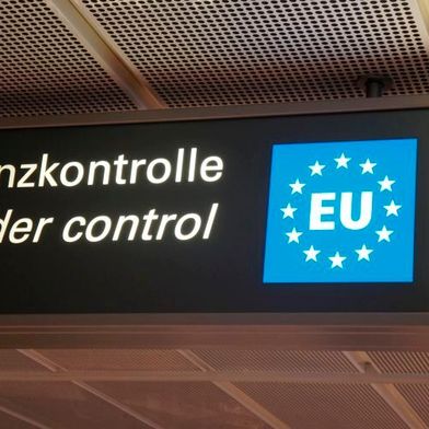 Wegen geopolitischer Risiken entscheiden sich westeuropäische CIOs verstärkt für lokale Cloud-Anbieter. Bis 2030 werden über 75 Prozent der Unternehmen außerhalb der USA eine Strategie für digitale Souveränität verfolgen. (Bild: © John - stock.adobe.com)