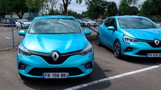 Renault startet seine Hybridoffensive. Den Start machen Clio ... (Bild: Simon/»kfz-betrieb«)