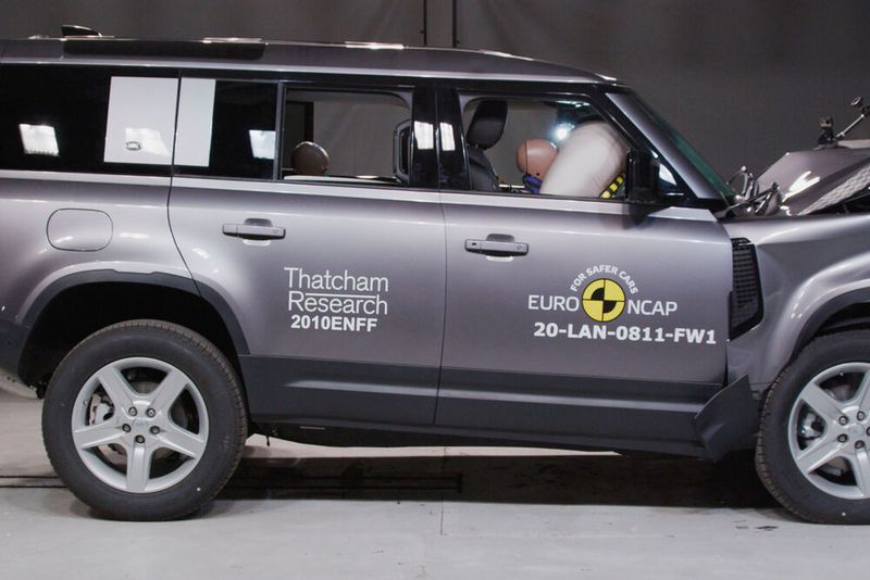Auch der Land Rover Defender gehört zu den Siegern des Tests: Sicherheitstechnisch befindet er sich ebenfalls auf der Höhe der Zeit. (Bild: Euro NCAP)