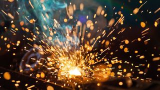 In den vergangenen Jahren wurden insbesondere in deutschen Kernbranchen Hunderttausende Arbeitsplätze abgebaut. (Bild: © Jag_cz - stock.adobe.com)