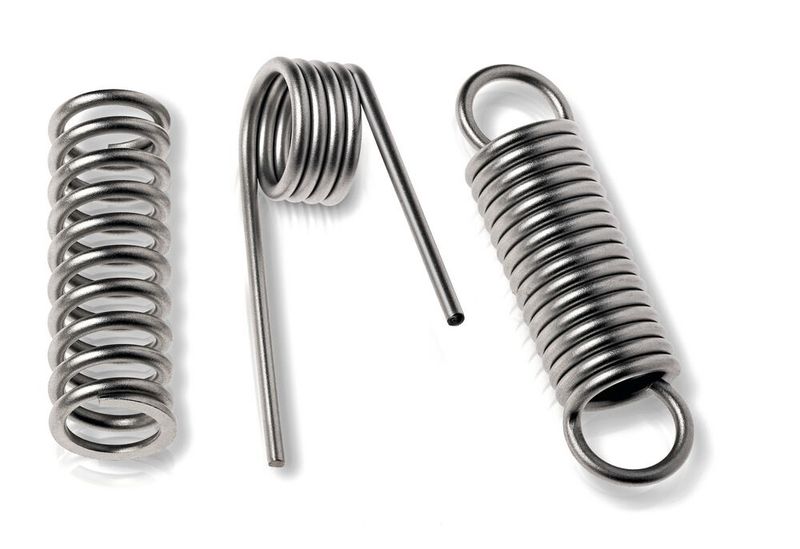 Gutekunst bietet zahlreiche Metallfedern an, darunter Zug- Druck- und Schenkelfedern. (Bild: Gutekunst)