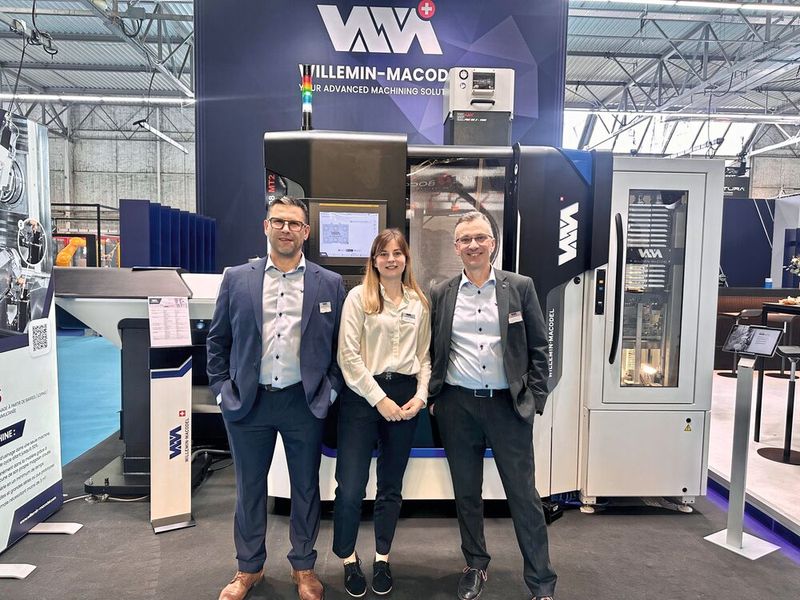 L'équipe des ventes France sur le stand de Willemin-Macodel à la Simodec 2026. De gauche à droite : David Botté, Angèle Humbert et Christophe Rey-Canard (Source : MSM)