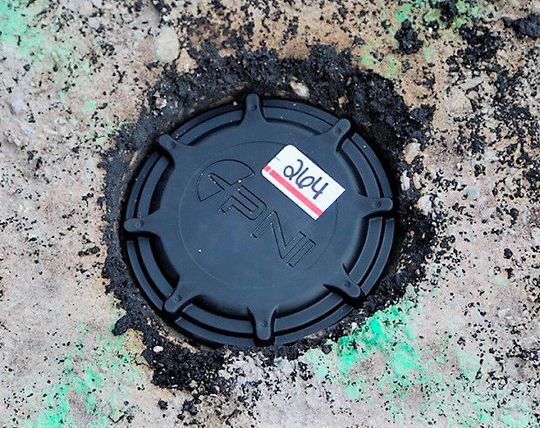 Im kanadischen Stratford sind PlacePods auf Parkplätzen in der Innenstadt sowie am Rathaus installiert, um den Autofahrern zu helfen, freie Parkplätze zu finden. Die Stadt verwendet dazu ein öffentliches LoRaWAN, in dem die Sensoren Daten mit Kanadas Open Data Exchange IoT-Programm austauschen. (Bild:  Unitronic)