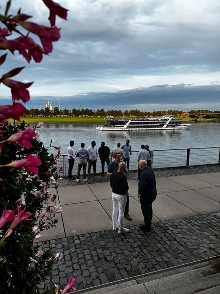 Einige feiern an Land und andere 5 Std. auf dem Party Boot. (Bild: Vogel IT-Medien)