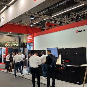 Der Würth-Stand in Halle 11 bekommt den letzten Schliff.(Bild:  Pfaff / VCG)