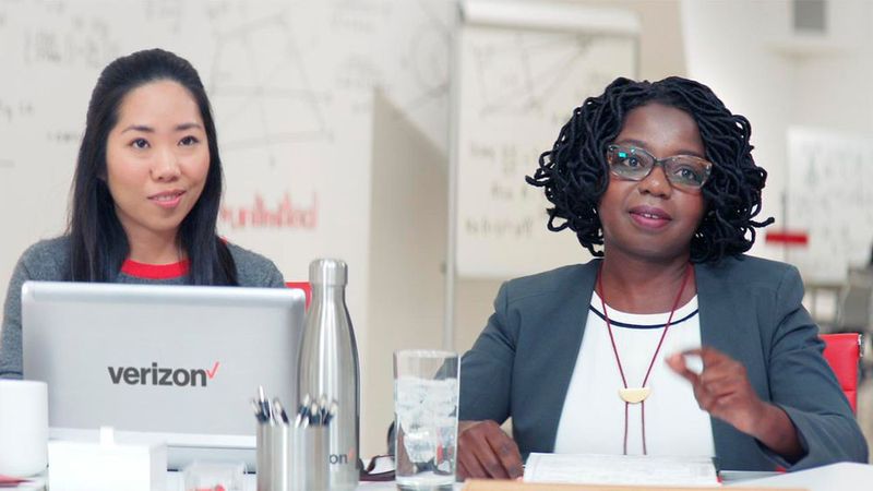 Mit neun Security Operations Centers (SOCs) auf vier Kontinenten, einer 24x7-Überwachung und Cyber-Bedrohungsintelligenz ist  Verizon in der Lage, Bedrohungen schnell zu erkennen, bevor sie Schaden anrichten können. Das Research-, Investigations-, Solutions- and Knowledge-(RISK)-Team hat mehr als 190.000 Vorfälle und 6300 bestätigte Datenverstöße analysiert. Die Verizon-Dienstleistungspalette reicht von Cloud Services über Identitäts- und Zugangsmanagement bis hin zu Lösungen für die Abwehr von Bedrohungen und das  Schwachstellen-Management. (Bild: Verizon)