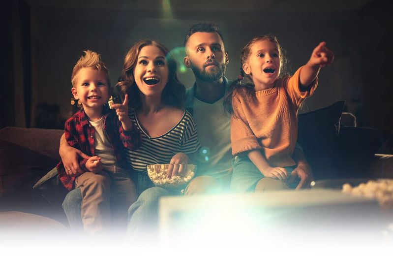 Nur live ist realisitischer: Mit Overhead-Klangfeldern
erweitert 3D-
Surround-Sound das Klangerlebnis um eine weitere Ebene. Nur live ist realisitischer: Mit Overhead-Klangfeldern
erweitert 3D-
Surround-Sound das Klangerlebnis um eine weitere Ebene.