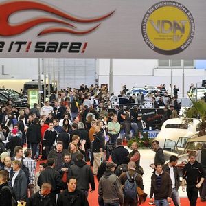 Der Besucherzustrom zur Essen Motor Show ist ungebrochen. Noch immer ist das Interesse an Motorsport und sportlichen Serienautos groß.