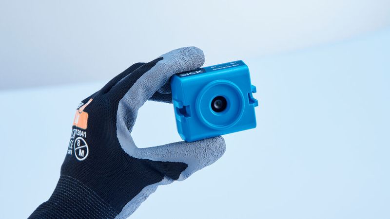 Die Industriekamera Sensingcam SEC100 von Sick ist für anspruchsvolle industrielle Umgebungen konzipiert. (Bild: Sick)