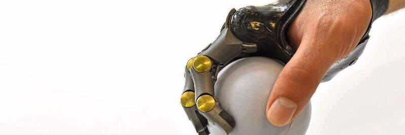 Ein funktionsfähiges Scharnier ist eines der Teile, dessen Herstellung durch die additive Fertigung ermöglicht wurde, und das bei Point Designs zum Einsatz kommt. Das Scharnier wird als Baugruppe an Ort und Stelle gedruckt. (Bild:  Point Designs)