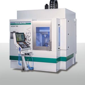 Für die 5-Seiten- und 5-Achs-Bearbeitung – mit der  Versa 745 lassen sich Werkstücke bis Ø 500 mm 5-achsig hochgenau bearbeiten. (Bild:  Fehlmann)