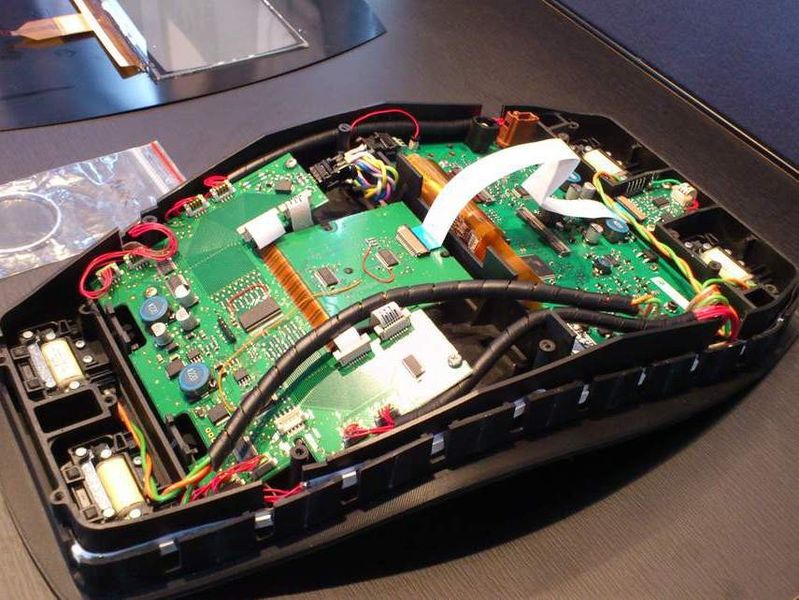 Das elektronische Innenleben des Car-Infotainment-Systems. (Bild: ELEKTRONIKPRAXIS)