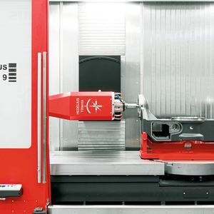 Der integrierte Rundtisch der T9-2600 von Hedelius kann mit bis zu 1800 kg Aufspanngewicht belastet werden und verfügt über einen Störkreis von 
1250 mm.