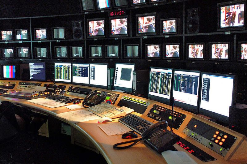 Auch TV-Nachrichten sind aus Speichersicht nur eine kombinierte Flut von aktuellen und historischen Daten. Die CBC-Sendeabwicklung. (Archiv: Vogel Business Media)