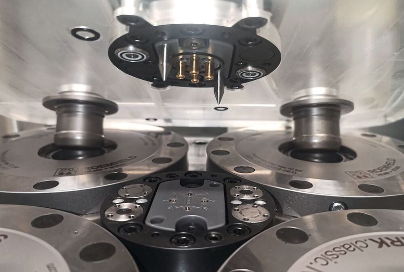 Elektrische Mediendurchführung in Aktion: Interessierte können sich in Stuttgart überzeugen, wie Stark.eMD die Prozesssicherheit steigert.(Bild:  Roemheld-Gruppe)