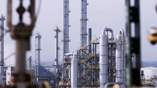 Die Produktionsanlage von Cyplus und das Verpackungs- und Logistikkonzept erfüllen hohe globale Sicherheits- und Umweltstandards. (im Bild: Produktionsanlage von Evonik) (Evonik)